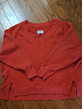 AMERICAN EAGLE RED/ORANGE WAFFLE KNIT BIG HUG SWEATSHIRT SZ M